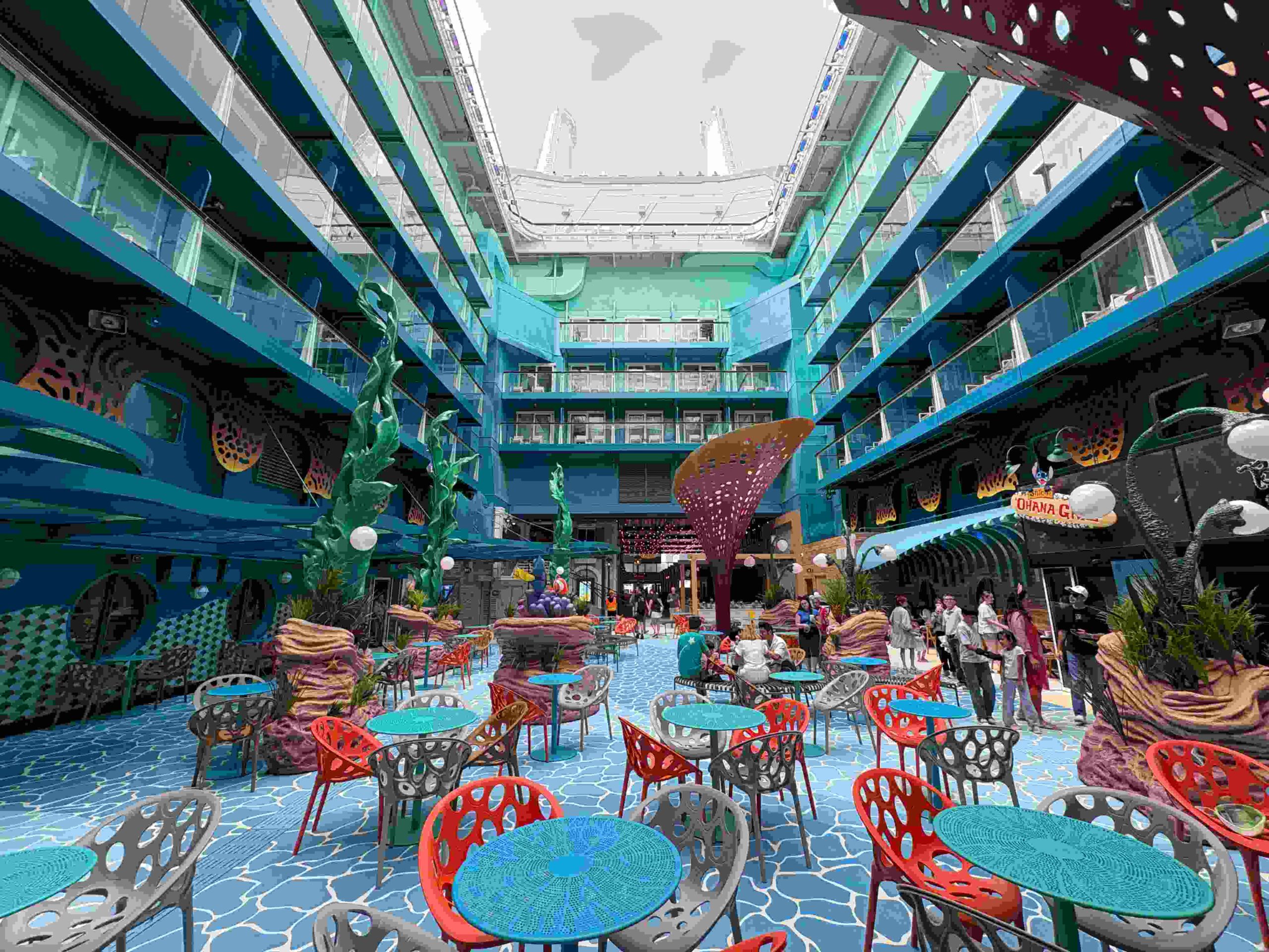 迪士尼探險號《海底總動員》中庭礁景