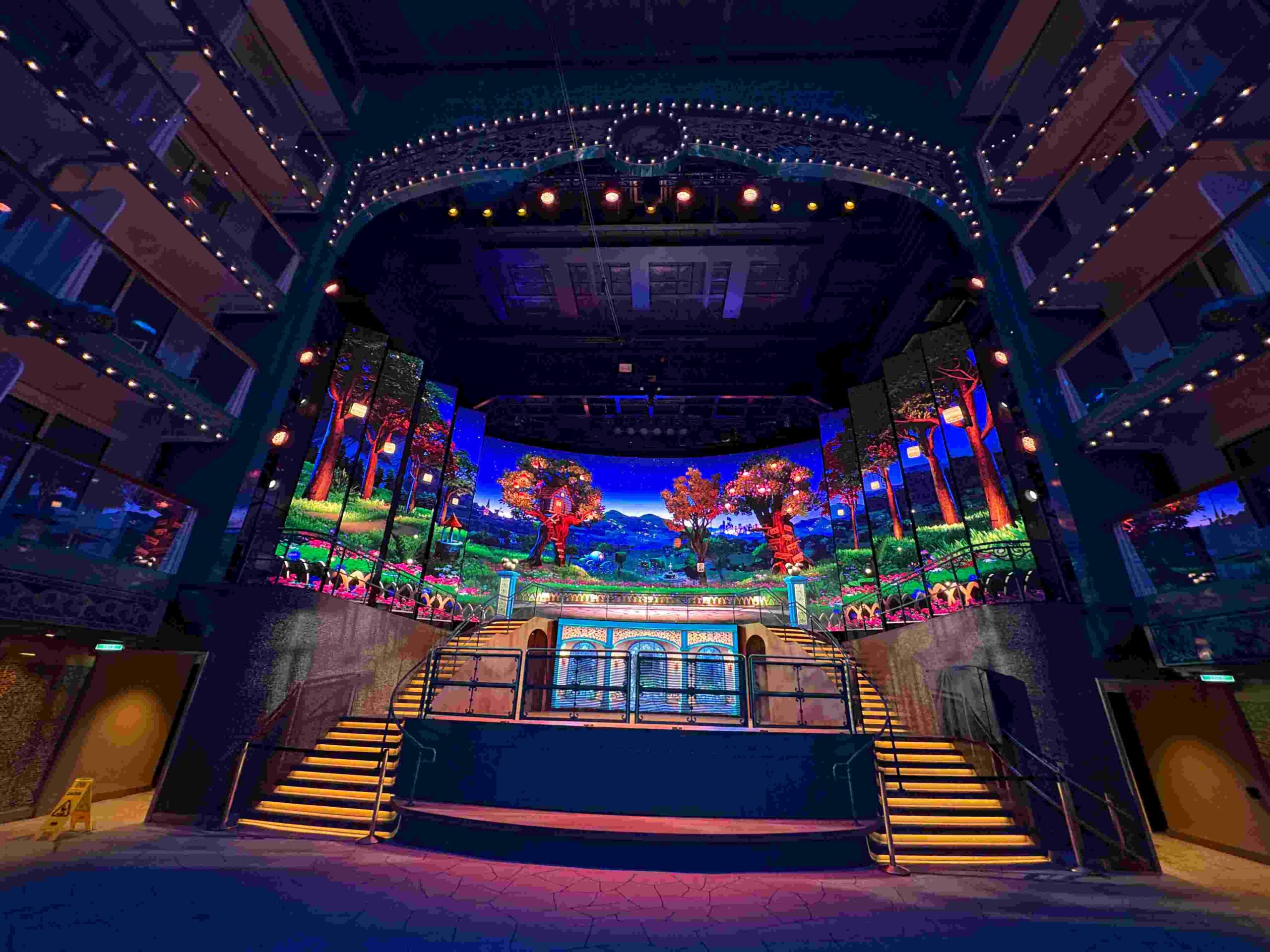 迪士尼探險號中庭花園