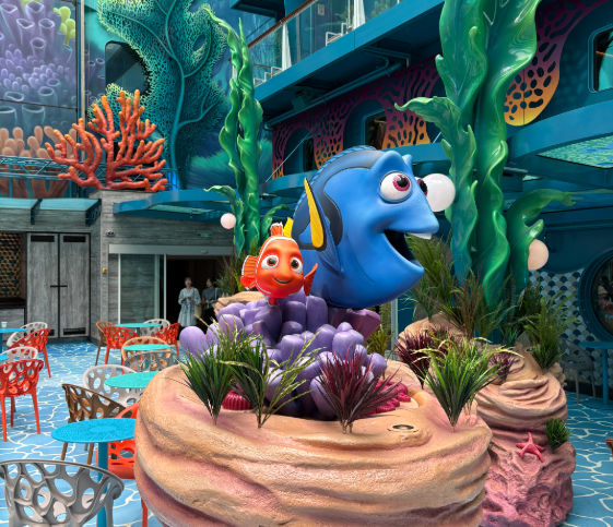 迪士尼探險號《海底總動員》中庭礁景