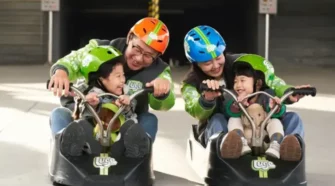 【2026第一次帶小孩出國去哪好?】寒假親子跟團行程推薦，新馬旅遊團/日韓熱門地區費用、景點、優惠全收錄！